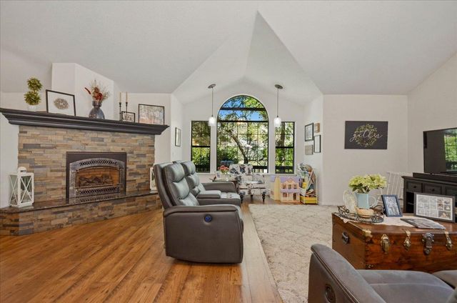 320 Gopher Flat Rd, Sutter Creek, CA 95685