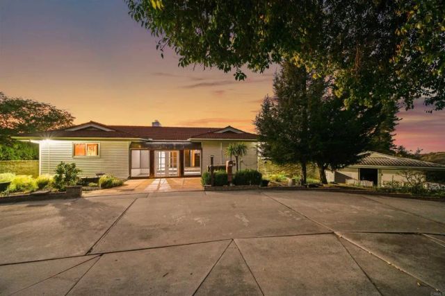 2166 Camino Cantera, Vista, CA 92084