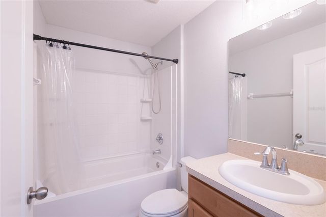 8022 ALAMOSA WOOD AVENUE, Ruskin, FL 33573