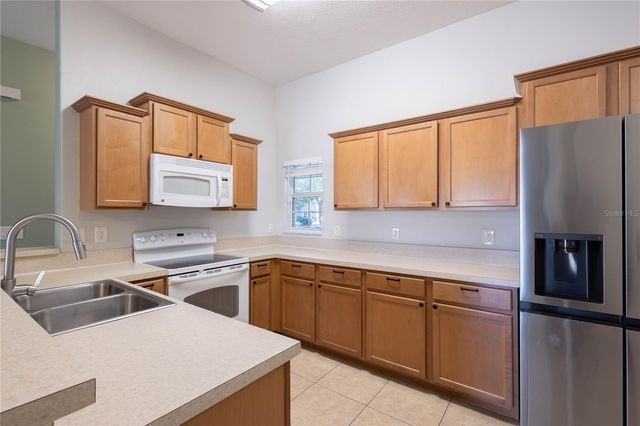 8022 ALAMOSA WOOD AVENUE, Ruskin, FL 33573