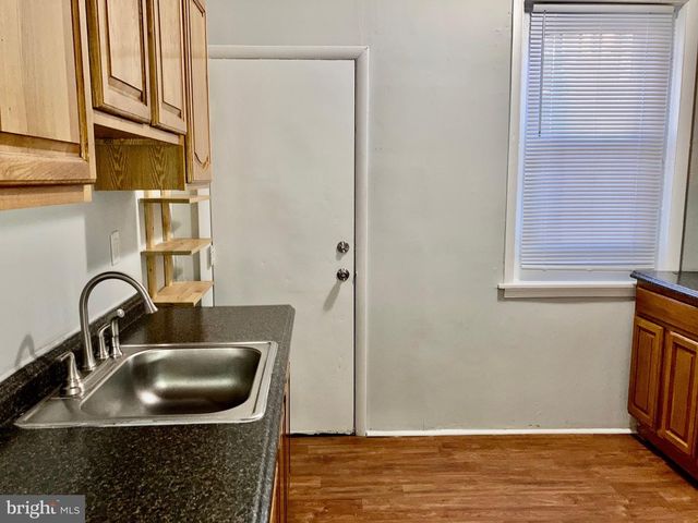 5215 PINE ST, Philadelphia, PA 19143