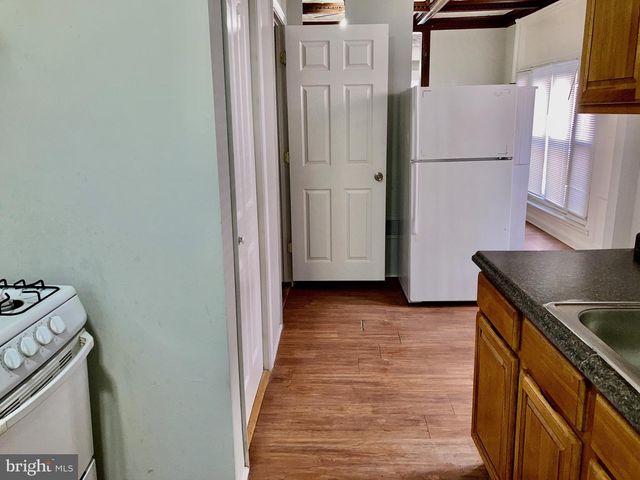 5215 PINE ST, Philadelphia, PA 19143