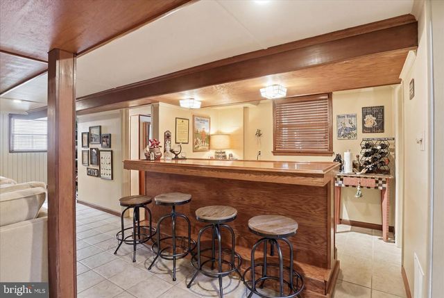 402 WALKER ST SW, Vienna, VA 22180