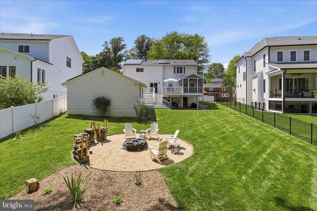 402 WALKER ST SW, Vienna, VA 22180