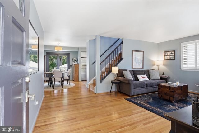 402 WALKER ST SW, Vienna, VA 22180