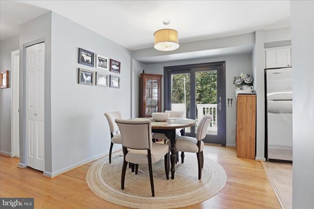 402 WALKER ST SW, Vienna, VA 22180
