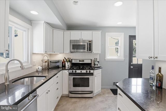 402 WALKER ST SW, Vienna, VA 22180