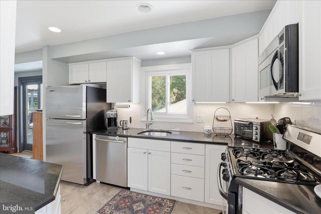 402 WALKER ST SW, Vienna, VA 22180