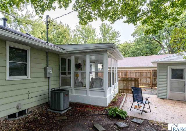 13 Southview Drive, Mankato, MN 56001