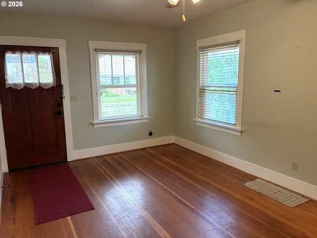 4757 N VANDERBILT St, Portland, OR 97203
