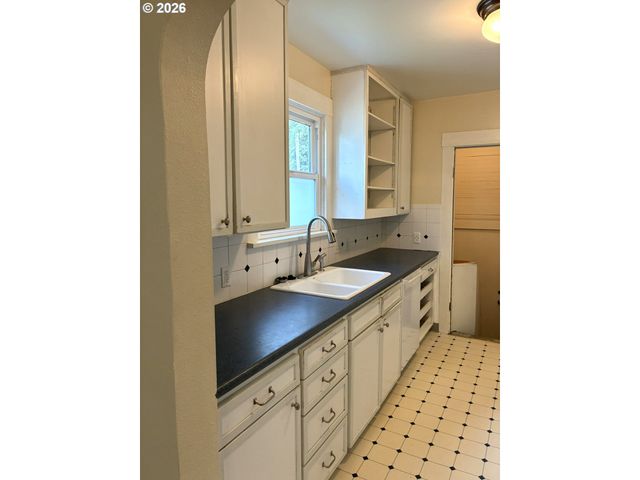4757 N VANDERBILT St, Portland, OR 97203