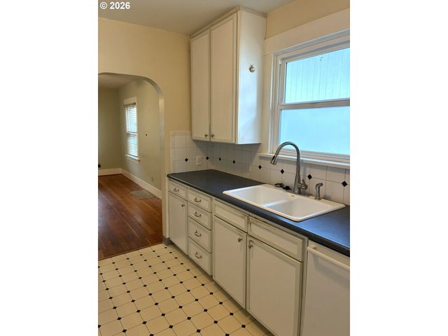 4757 N VANDERBILT St, Portland, OR 97203
