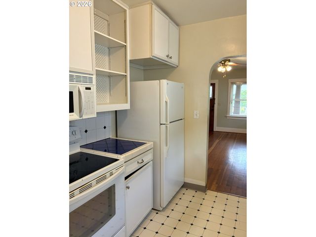 4757 N VANDERBILT St, Portland, OR 97203