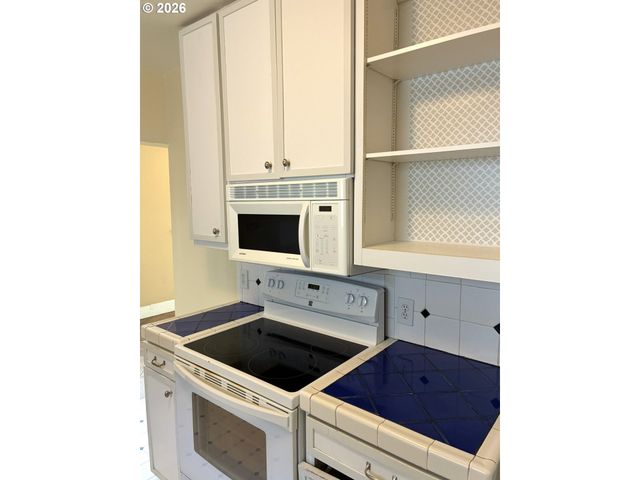 4757 N VANDERBILT St, Portland, OR 97203