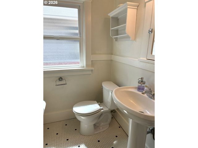 4757 N VANDERBILT St, Portland, OR 97203