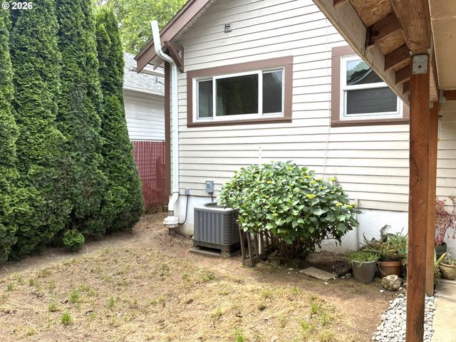 4757 N VANDERBILT St, Portland, OR 97203
