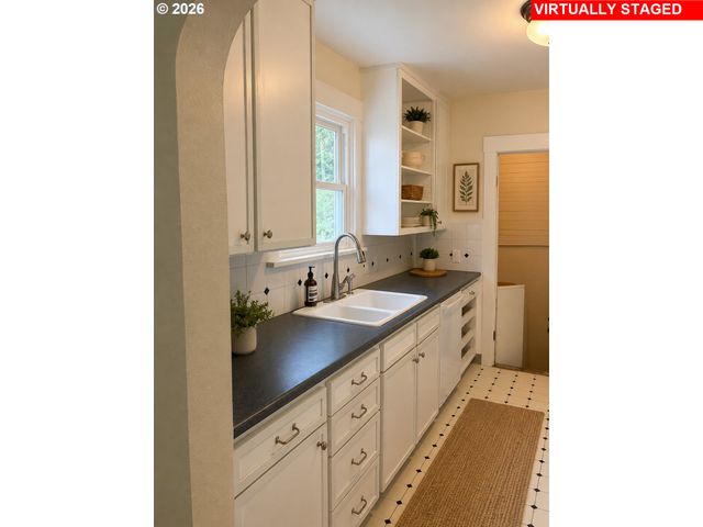 4757 N VANDERBILT St, Portland, OR 97203