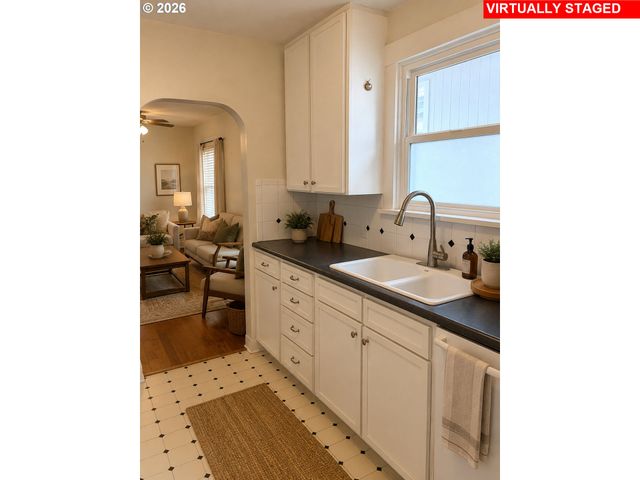 4757 N VANDERBILT St, Portland, OR 97203