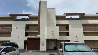 8850 Fontainebleau Blvd 203, Miami, FL 33172