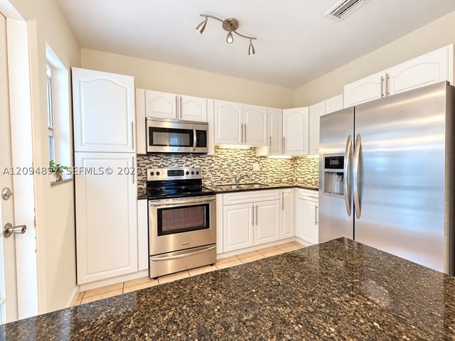 797 NW 9th St, Homestead, FL 33030