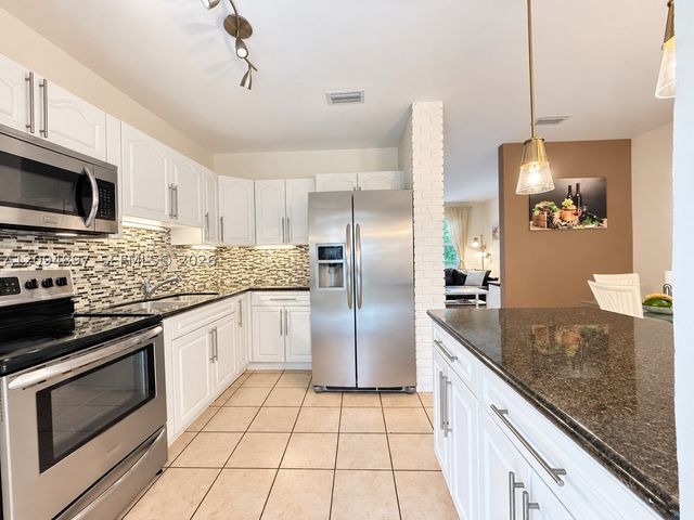 797 NW 9th St, Homestead, FL 33030