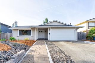 2038 Crinella Dr, Petaluma, CA 94954
