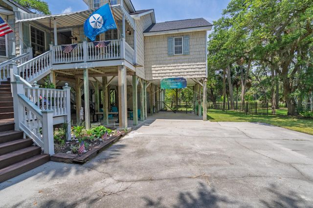 407 Pompano Road, Edisto Island, SC 29438