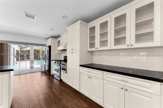 11890 SW 72nd Pl, Pinecrest, FL 33156