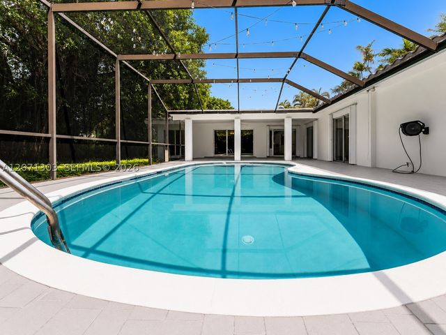 11890 SW 72nd Pl, Pinecrest, FL 33156