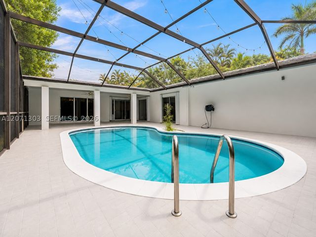 11890 SW 72nd Pl, Pinecrest, FL 33156