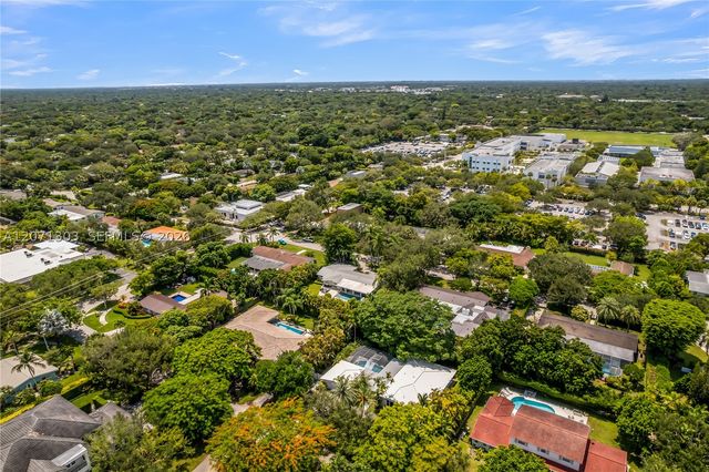 11890 SW 72nd Pl, Pinecrest, FL 33156