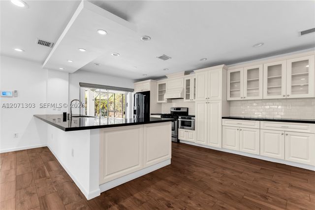 11890 SW 72nd Pl, Pinecrest, FL 33156