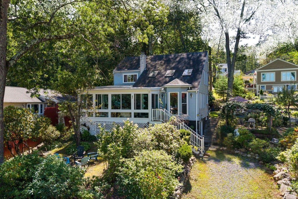 82 Shore Drive, Salem, NH 03079