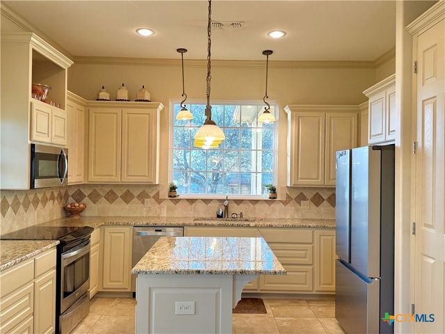 98 Price Road, Victoria, TX 77905