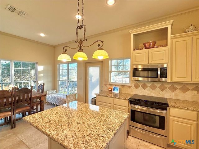 98 Price Road, Victoria, TX 77905