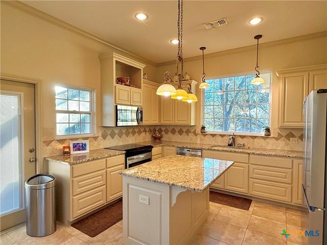 98 Price Road, Victoria, TX 77905