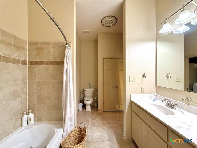 98 Price Road, Victoria, TX 77905