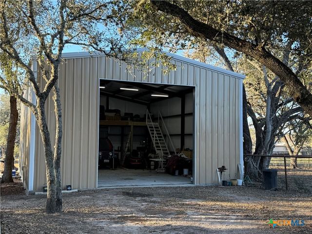 98 Price Road, Victoria, TX 77905