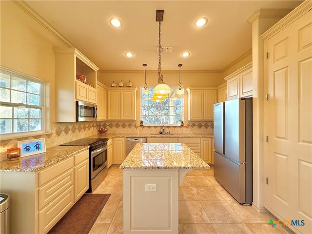 98 Price Road, Victoria, TX 77905