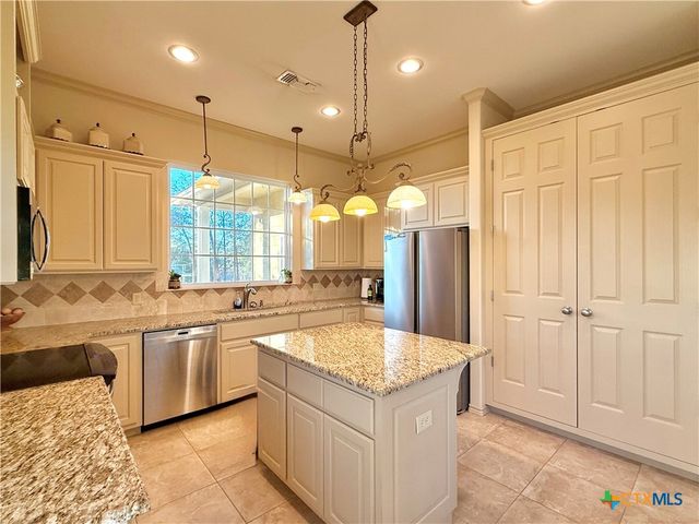 98 Price Road, Victoria, TX 77905