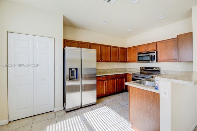 3316 W 91st Terrace, Hialeah, FL 33018