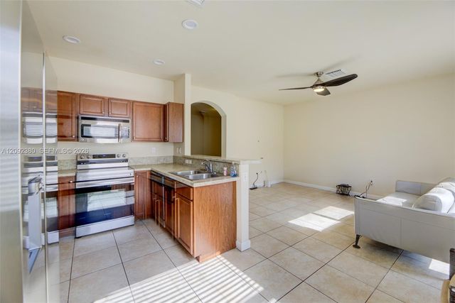 3316 W 91st Terrace, Hialeah, FL 33018