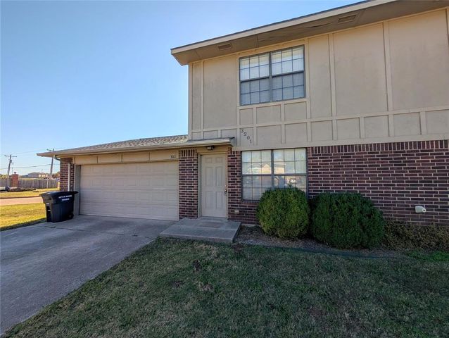 3201 Lois Arlene Circle 3201, Moore, OK 73160