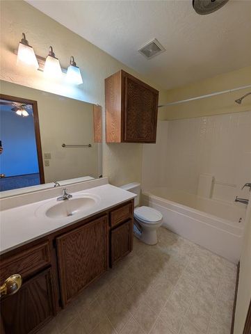 3201 Lois Arlene Circle 3201, Moore, OK 73160