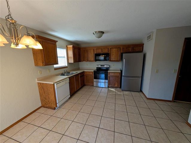 3201 Lois Arlene Circle 3201, Moore, OK 73160