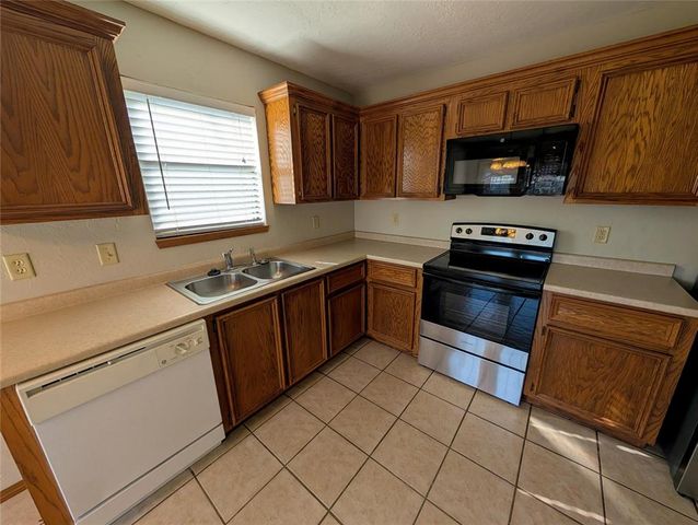 3201 Lois Arlene Circle 3201, Moore, OK 73160