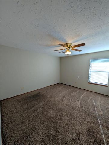 3201 Lois Arlene Circle 3201, Moore, OK 73160