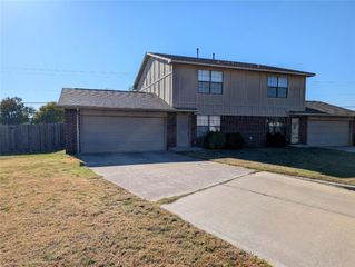 3201 Lois Arlene Circle 3201, Moore, OK 73160