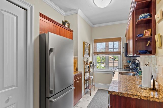 2117 W DEKLE AVENUE D2, Tampa, FL 33606