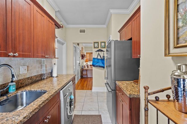 2117 W DEKLE AVENUE D2, Tampa, FL 33606